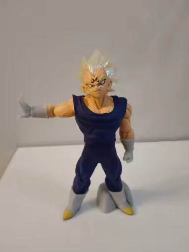 Figura de acción Vegeta — Clearise de Banpresto en PVC, con expresión desafiante y pose de combate. Ideal para fans de Dragon Ball Z.