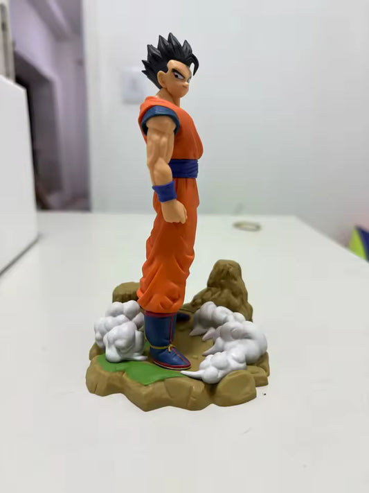 Vista lateral de la figura Son Gohan Banpresto original