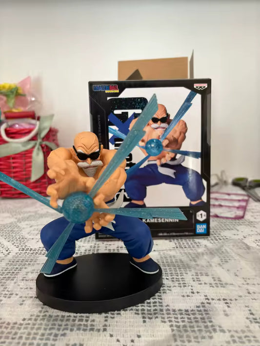 Figura Master Roshi — GXMateria de Banpresto en pose de Kamehameha con caja original al fondo, ideal para coleccionistas de Dragon Ball Z.