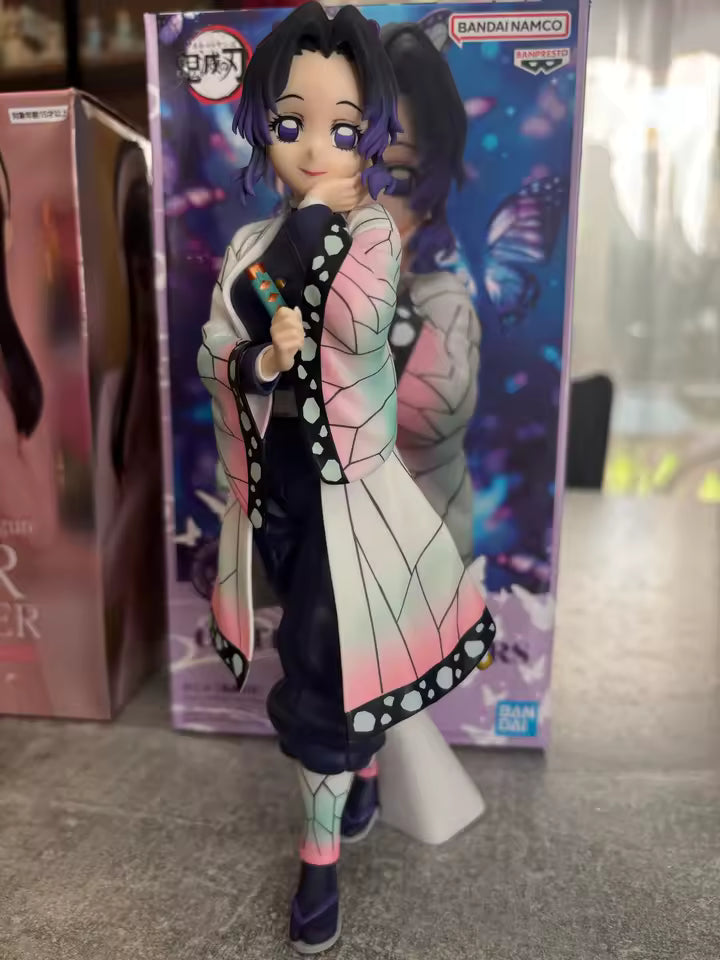 Figura Shinobu Kocho Demon Slayer Banpresto Glitter & Glamours original en caja