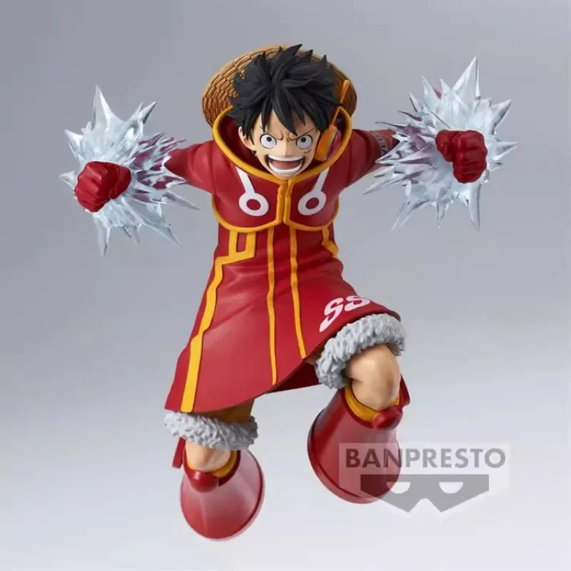 Figura de acción Monkey D. Luffy - Moment of Battle (Versión Banpresto) en pose frontal con efectos de energía, parte de la colección oficial de One Piece.