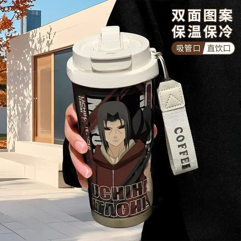 Termo Naruto – Varios personajes con diseño de Itachi Uchiha, termo térmico con tapa blanca, gran capacidad y estilo anime japonés.