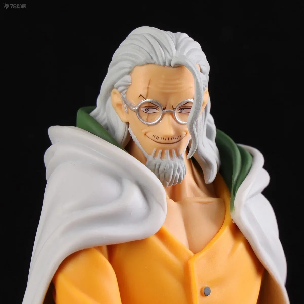 Primer plano del rostro de la figura Silvers Rayleigh - Colección DXF The Grandline Men (Banpresto Original) con expresión serena y cicatriz visible.