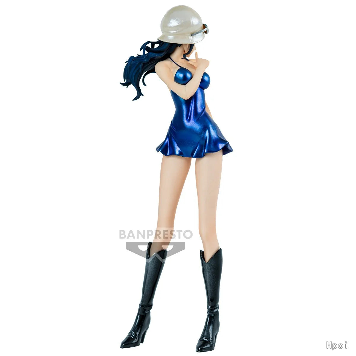 Figura Nico Robin - Estilo Dressrosa (Banpresto Original) en pose lateral con vestido azul metálico y casco, ideal para coleccionistas de anime.