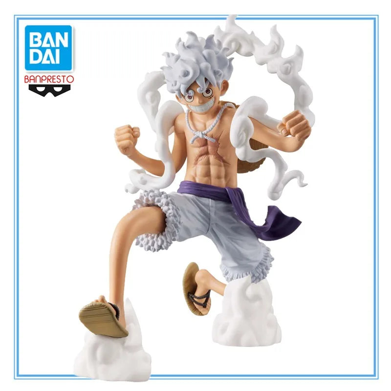Figura Monkey D. Luffy Gear 5 - Linea Grandista (Banpresto) con logotipos de Bandai y Banpresto, destacando su calidad y autenticidad oficial.